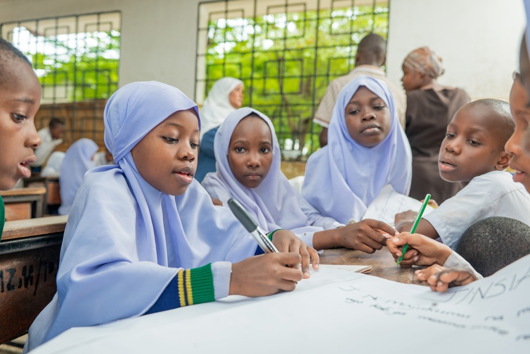 How to support girls' education, students learning in a Room to Read classroom