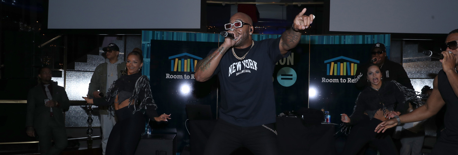 Flo Rida performing