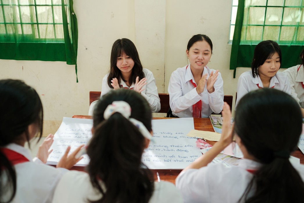 How to support girls' education, girls doing a group activity in a Room to Read program